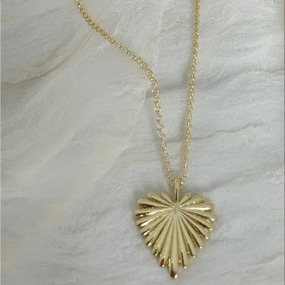 Coeur de Plumes Necklace